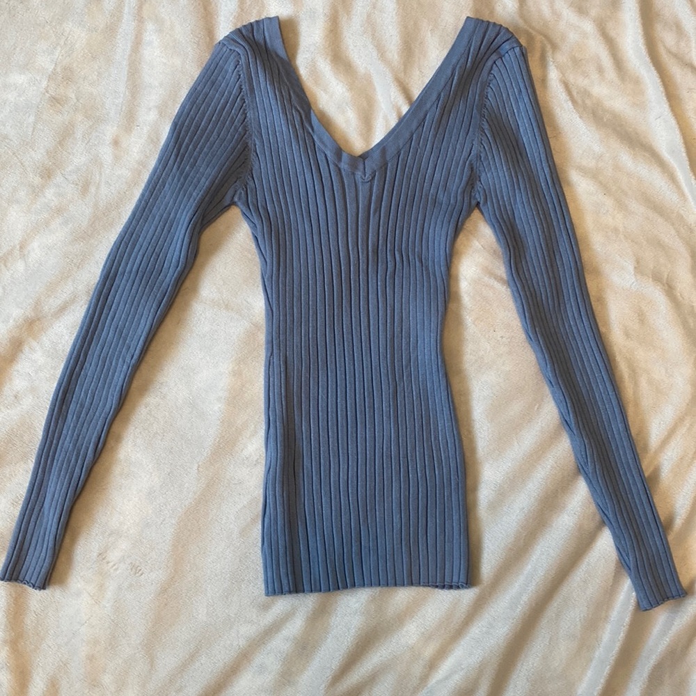 Ribbed V-neck - small